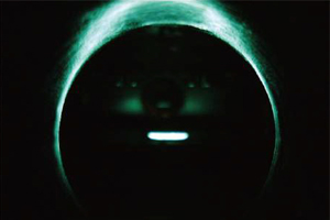 シンクロトロン放射光の蛍光粉末からの光